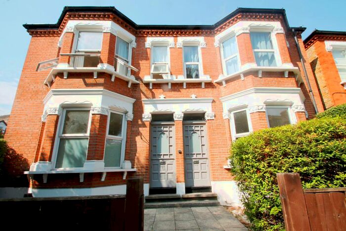 3 Bedroom Flat To Rent In Newlands Park, Sydenham, SE26