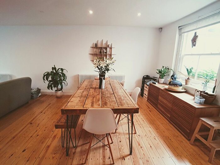 3 Bedroom Maisonette To Rent In Norwood Road, Thurlow Park, SE24