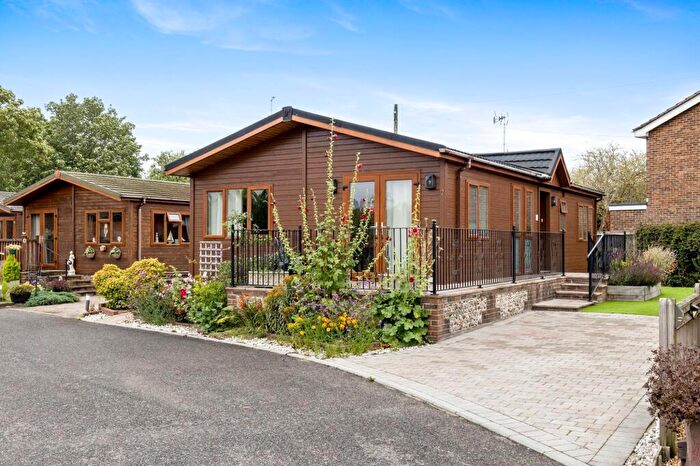 2 Bedroom Park Home For Sale In Riverside, Upper Beeding, BN44