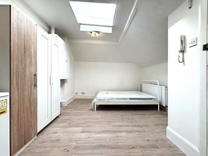 Studio To Rent In Fordwych Road, Kilburn, NW2