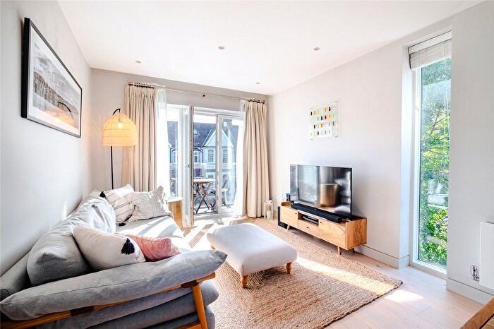 2 Bedroom Flat For Sale In Valley Road, London, SW16
