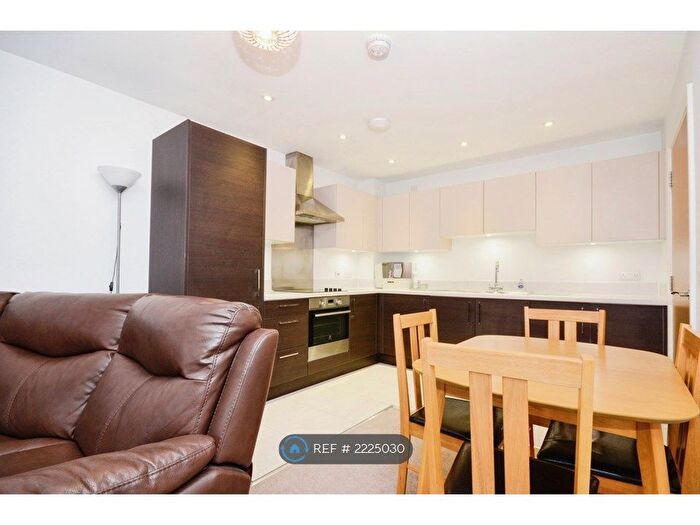 2 Bedroom Flat To Rent In Gartlet Road, Watford, WD17