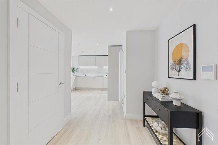 1 Bedroom Flat To Rent In Redford Way, Uxbridge, UB8
