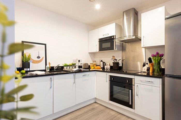 2 Bedroom Garages To Rent In The Cargo Building, L1