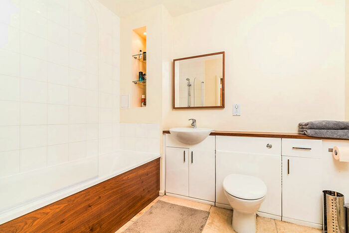 2 Bedroom Flat To Rent In Springhead Parkway, Northfleet, Gravesend, Kent, DA11