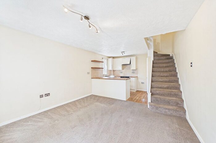 1 Bedroom End Of Terrace House To Rent In Dart Road, Farnborough, Hampshire, GU14