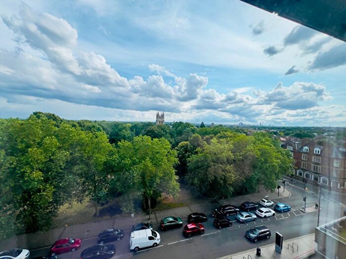 2 Bedroom Flat For Sale In Albemarle Road, Lait House, BR3