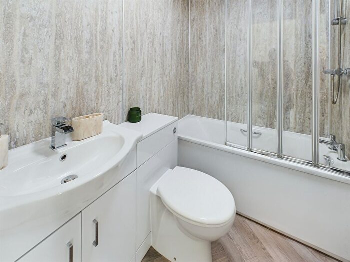 2 Bedroom Flat To Rent In Arbroath Road, Angus, Carnoustie, DD7