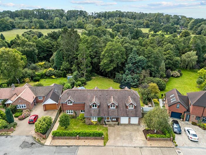 4 Bedroom Detached House For Sale In Chesworth Close, Horsham, RH13