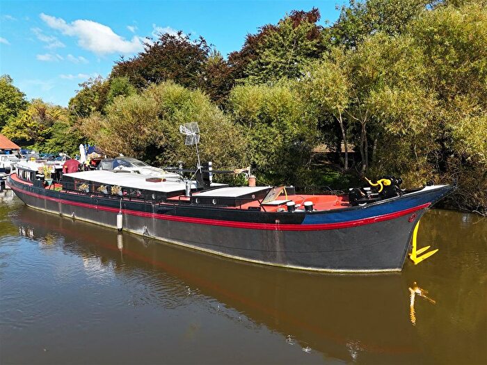 2 Bedroom Houseboat For Sale In Hekja, Hampton, TW12