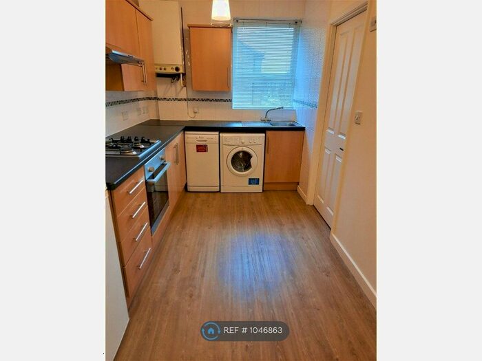 1 Bedroom Flat To Rent In Approach Road, London SW20