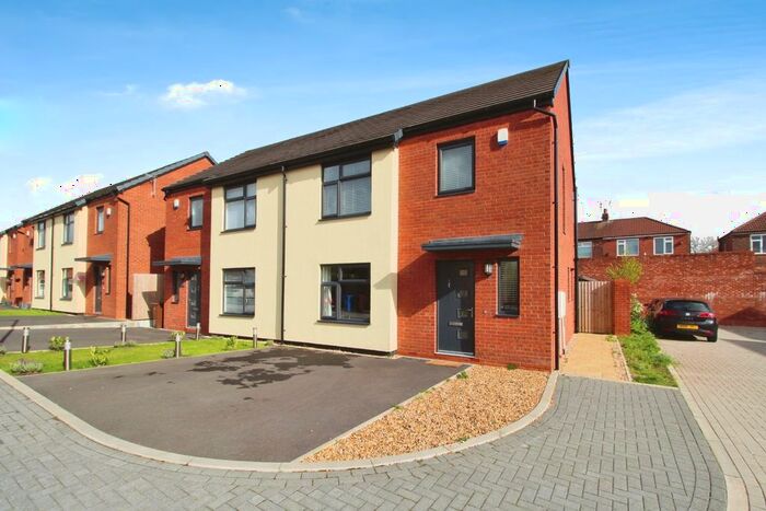 3 Bedroom Semi-Detached House To Rent In Vale Grove, Stockport, Greater Manchester, SK5