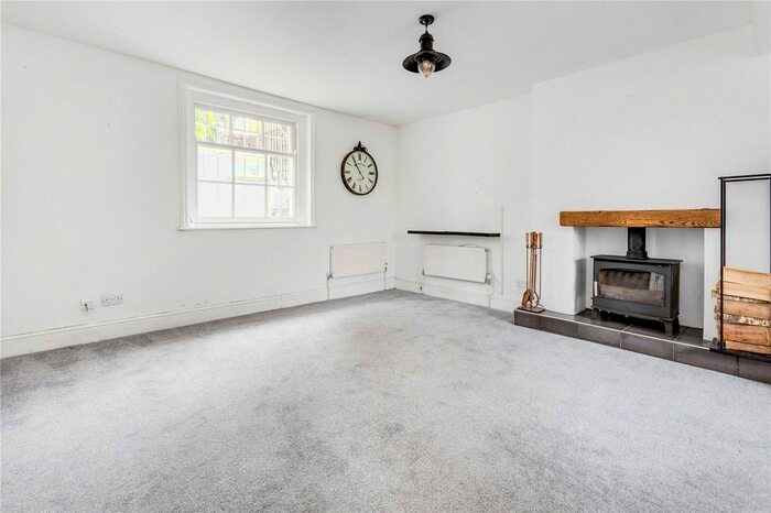 2 Bedroom Flat To Rent In Wandsworth Road, Battersea, SW8