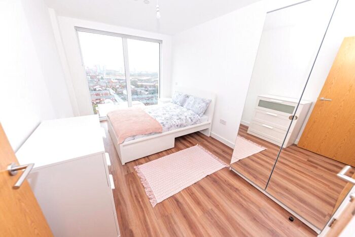 3 Bedroom Flat To Rent In The Gateway, Trafford Road, Salford, M5