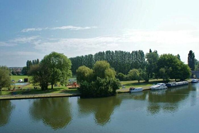 2 Bedroom Apartment To Rent In Norman Place, Reading, RG1