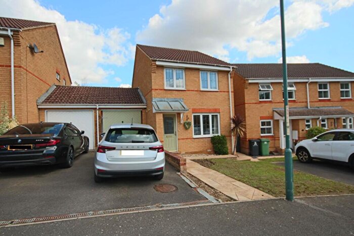 3 Bedroom Link Detached House For Sale In Larking Drive, Allington, Maidstone, ME16
