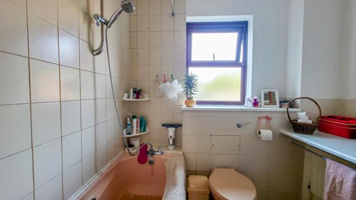 3 Bedroom End Of Terrace House For Sale In Goosander Way, West Thamesmead, SE28