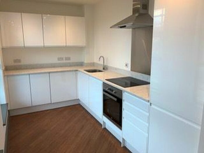 2 Bedroom Flat To Rent In Lister Hill, Leeds LS18