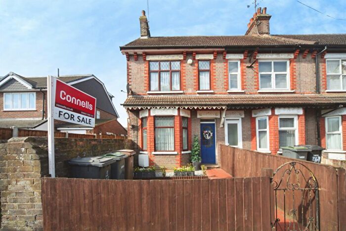 3 Bedroom End Of Terrace House For Sale In Beechwood Road, Luton, LU4