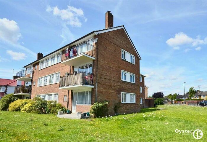 2 Bedroom Flat To Rent In Seafield Road, London, N11
