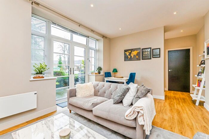 1 Bedroom Apartment For Sale In Romilly Crescent, Cardiff, CF11