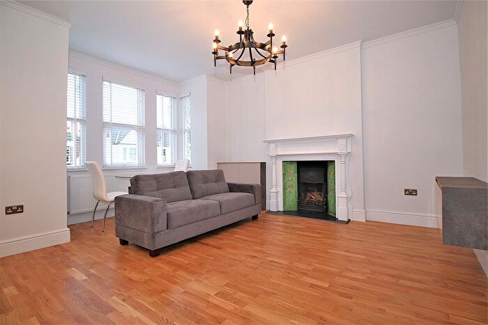 2 Bedroom Flat To Rent In Melrose Avenue, London, NW2
