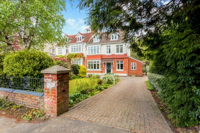 5 Bedroom Semi-Detached House To Rent In Lucastes Avenue Haywards Heath, RH16