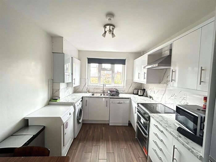 2 Bedroom Flat To Rent In Milton Grove, London, N16