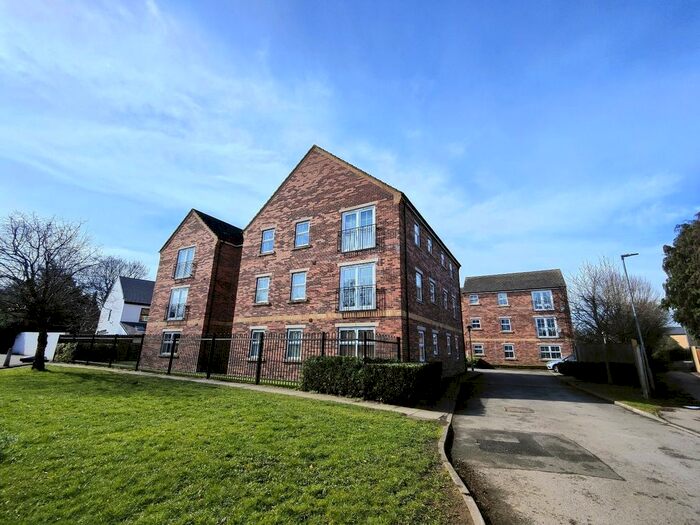 2 Bedroom Flat To Rent In Meadow Croft, Wakefield, West Yorkshire, Uk, WF2