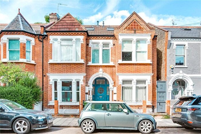 3 Bedroom Maisonette To Rent In Englewood Road, London, SW12