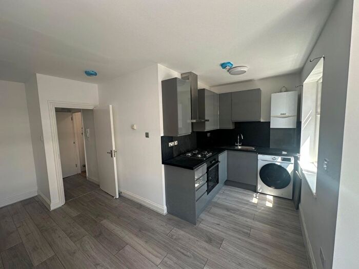 2 Bedroom Flat To Rent In London, NW6