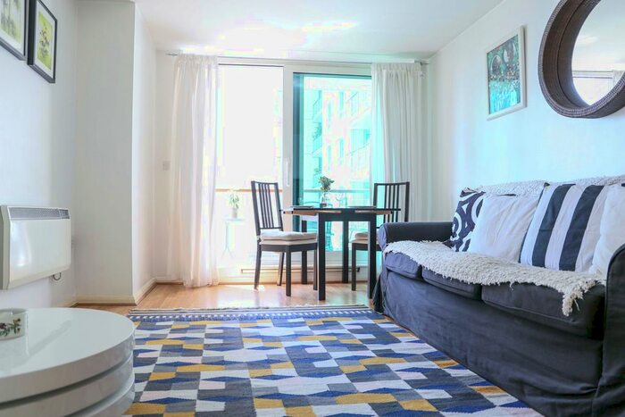 1 Bedroom Flat To Rent In Hanover House, London, SW8