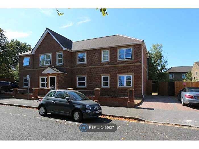 2 Bedroom Flat To Rent In Tall Tree Court, Romford, RM1