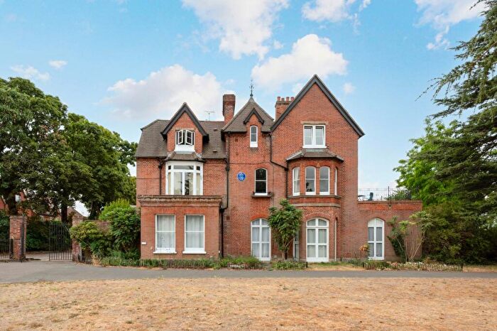 2 Bedroom Apartment To Rent In Manor Road, Walton-on-Thames, KT12