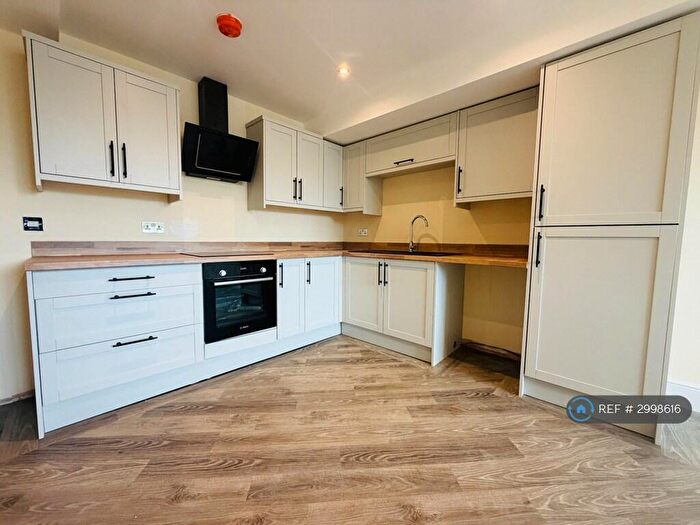 2 Bedroom Flat To Rent In Richardshaw Lane, Pudsey, LS28