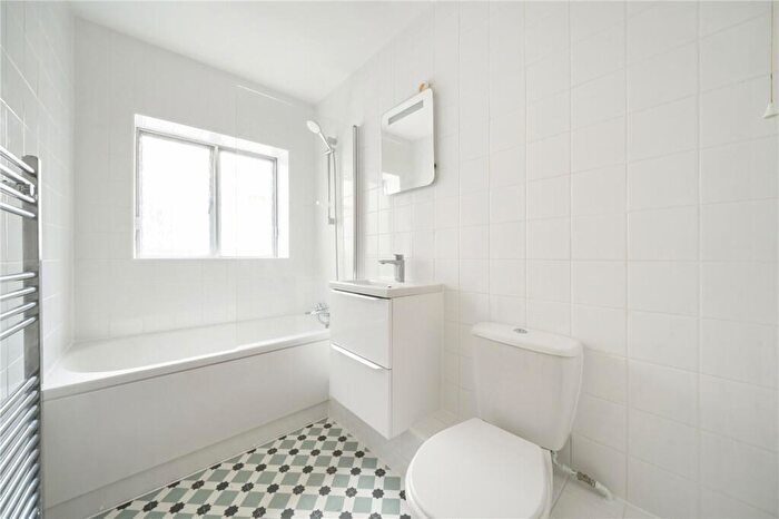 2 Bedroom Bungalow For Sale In Exwick Hill, Exeter, Devon, EX4