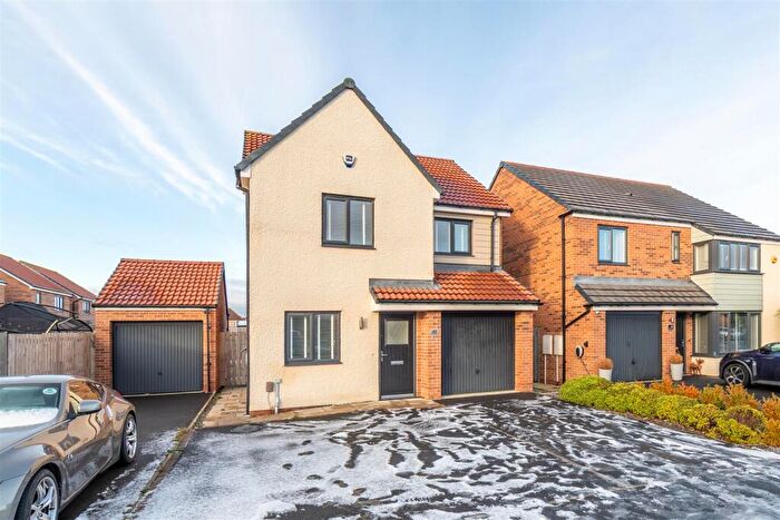 3 Bedroom Detached House For Sale In Rowchester Way, Holystone, NE27