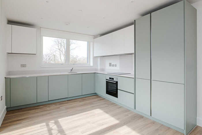 2 Bedroom Flat For Sale In Woodside Avenue, London, N10