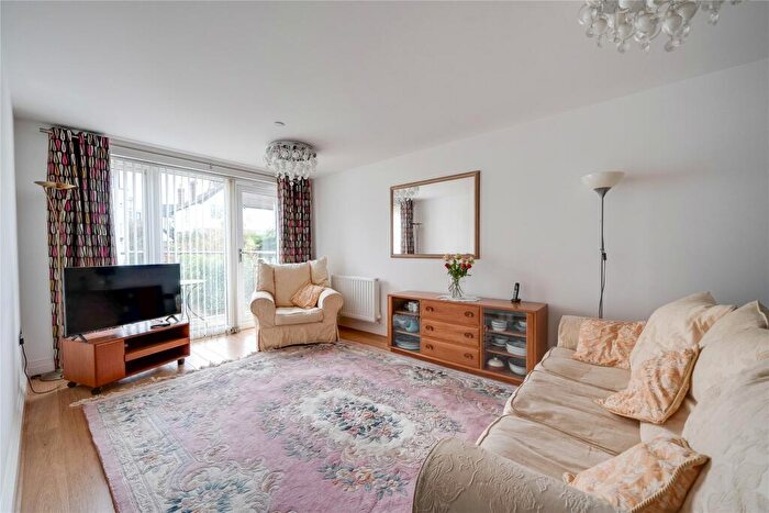 2 Bedroom Flat For Sale In Albemarle Road, Beckenham, BR3