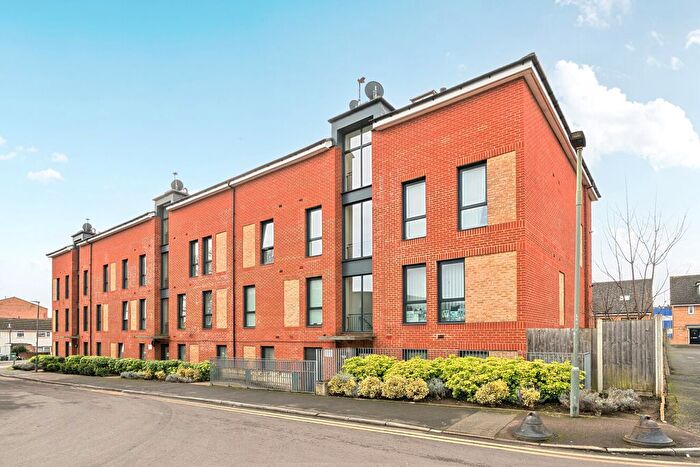 2 Bedroom Flat For Sale In Dunstan Grove, Penge, London, SE20