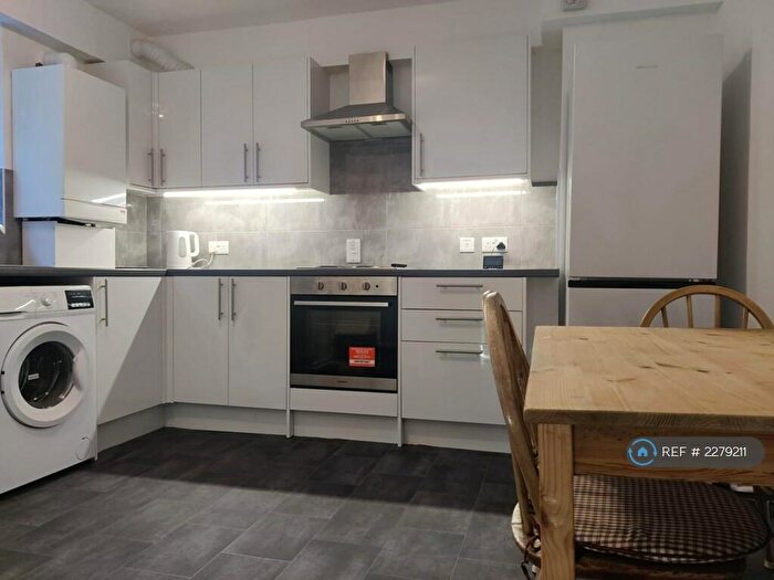 3 Bedroom Flat To Rent In Orchard Court, London, N14