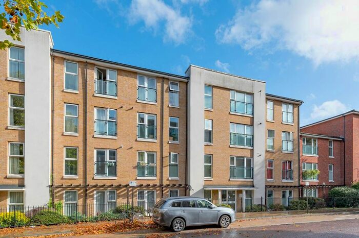 2 Bedroom Flat To Rent In Chandler Way, Peckham, London, SE15