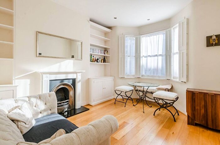 2 Bedroom Flat To Rent In Chesson Road, West Kensington, London, W14
