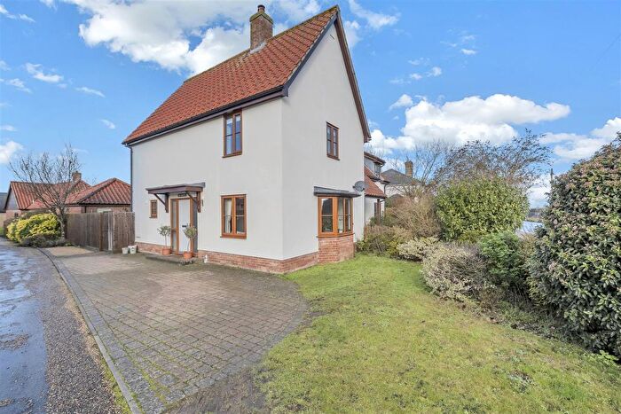 3 Bedroom Semi-Detached House For Sale In Lyle Close, Elmswell, Bury St. Edmunds, IP30