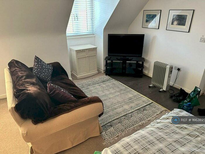 Studio To Rent In Jennings Close, Northampton, NN5