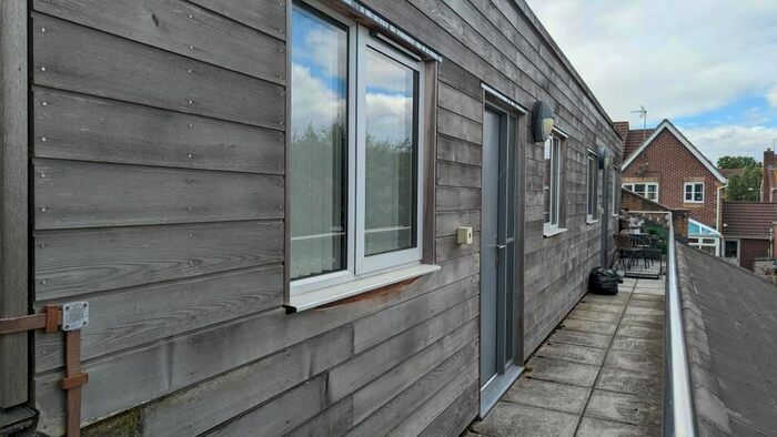 2 Bedroom Flat To Rent In Simmonds View, Stoke Gifford, BS34