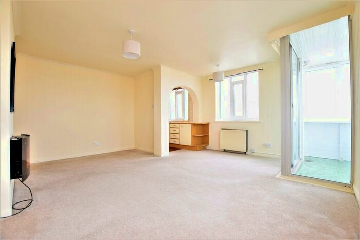 2 Bedroom Apartment To Rent In Regent Court, Promenade, FY1