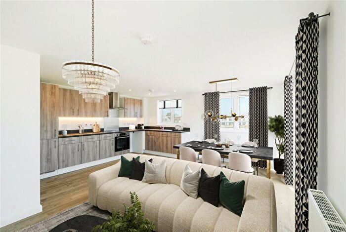 2 Bedroom Flat For Sale In Whitehouse, Milton Keynes, MK8