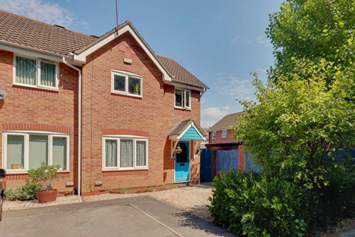 3 Bedroom End Of Terrace House For Sale In Redwood Grove, Havant, PO9