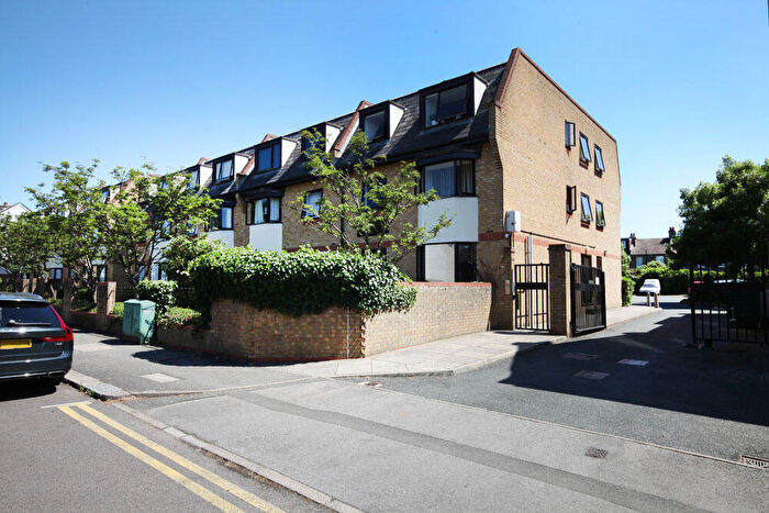 1 Bedroom Flat To Rent In Mornington Road, Bushwood Area, E11